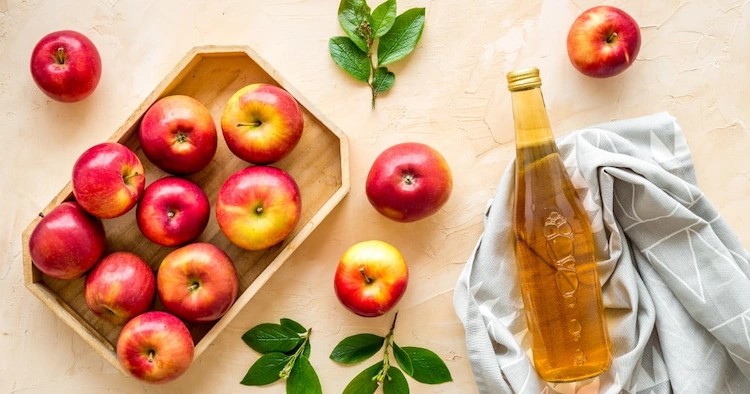 Apple cider vinegar is believed to act like salicylic acid, a common remedy used to treat warts