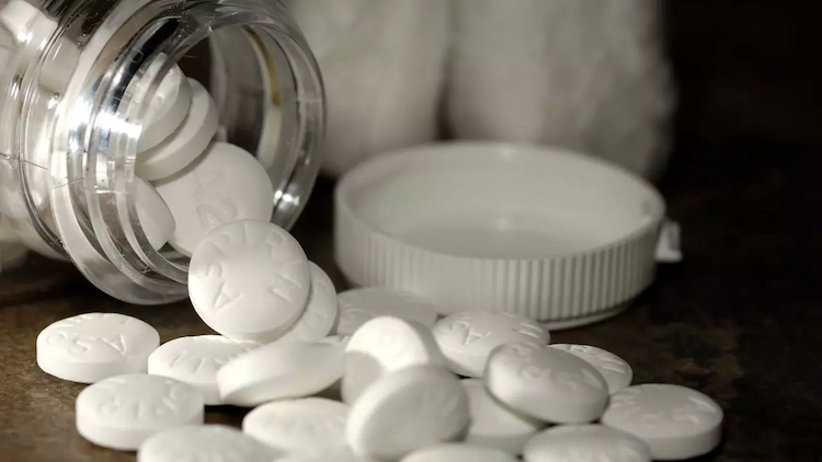 Aspirin is made up of salicylic acid, a common ingredient in over-the-counter wart medicines