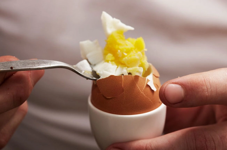 Eat a boiled egg in the morning for beautiful nails and skin and reap health benefits