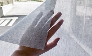 Glue the textile privacy screen to the window pane